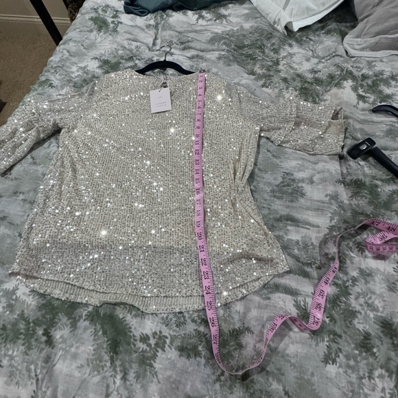 NWT Sz med sequin top - Picture 9 of 14